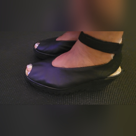 Black London Fly Wedge Sandals peeptoe black leather size 38 - Picture 1 of 5